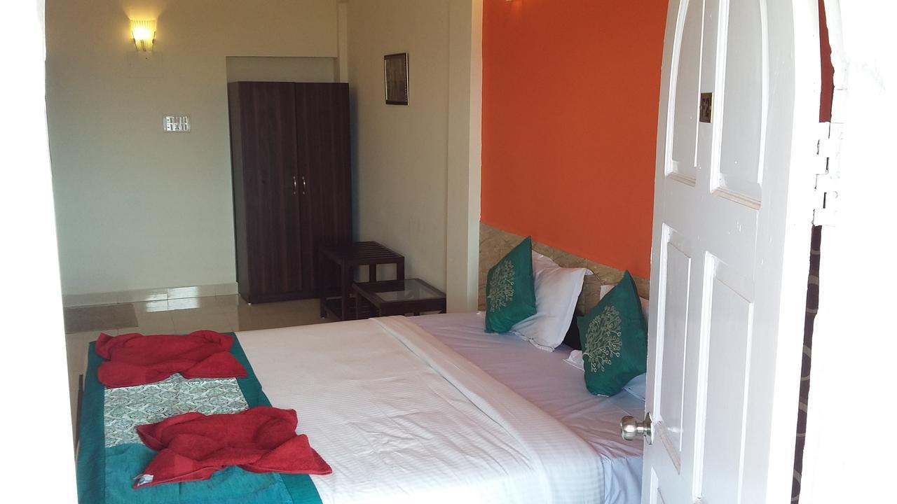 Oceans 7 Inn Calangute Esterno foto