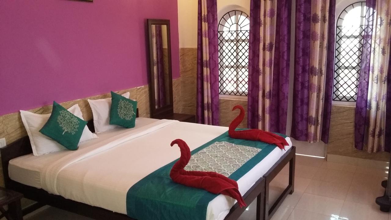 Oceans 7 Inn Calangute Esterno foto