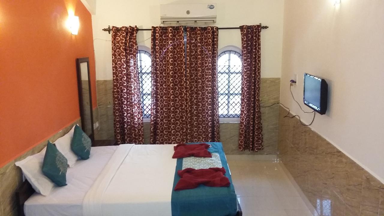 Oceans 7 Inn Calangute Esterno foto