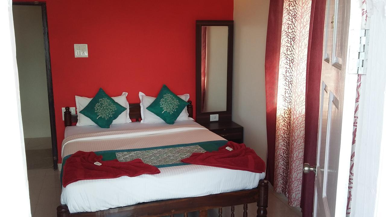 Oceans 7 Inn Calangute Esterno foto