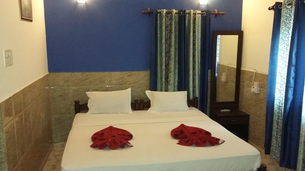 Oceans 7 Inn Calangute Esterno foto