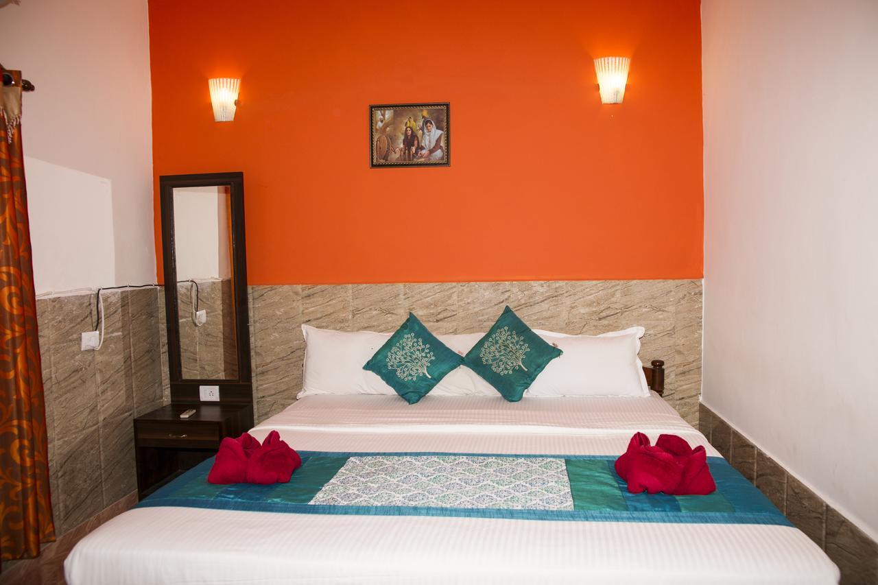 Oceans 7 Inn Calangute Esterno foto